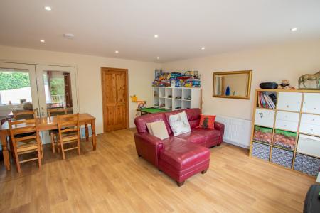 Sitting/dining room