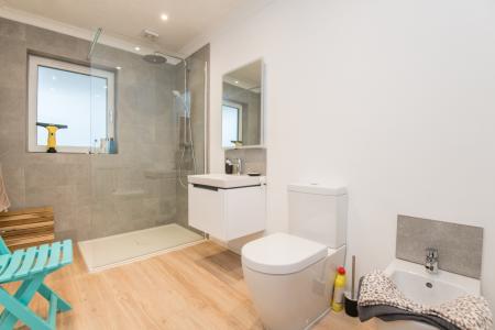 Ensuite shower room
