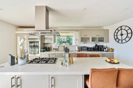 1326879-11-6877c5...