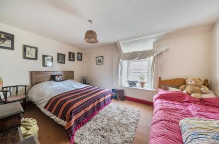 1347897-9-68bb131...