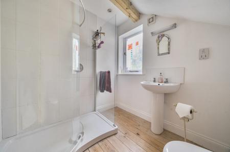 1347897-6-68bb12f...