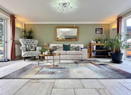 Family Room b.jpg