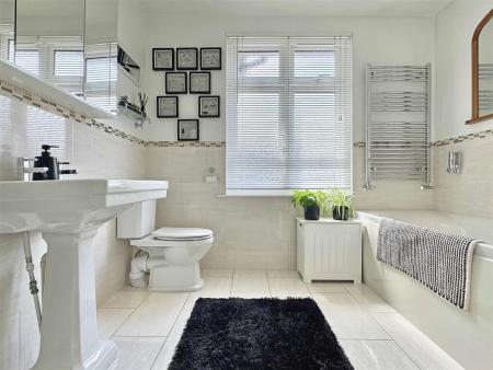 Bathroom b.jpg