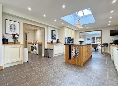 Kitchen (d).jpg