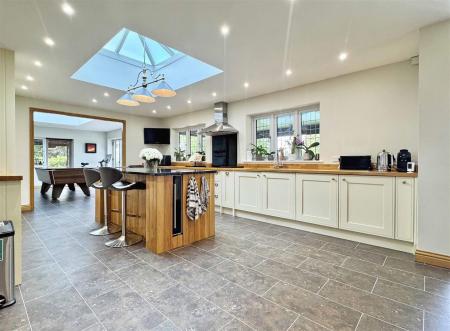 Kitchen (c).jpg