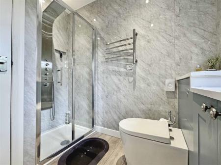 Annex Shower Room (b).jpg