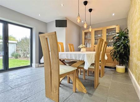 Dining Area b.jpg