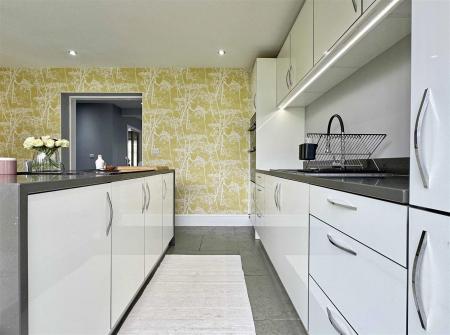 Kitchen b.jpg
