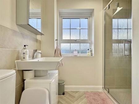 Family Bathroom b.jpg