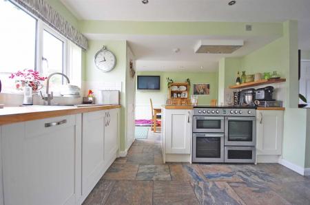kitchen2.jpg