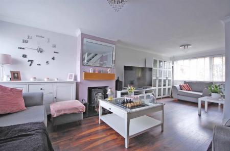 lounge1.jpg