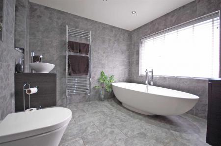 family bathroom.jpg
