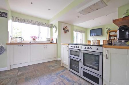 kitchen1.jpg