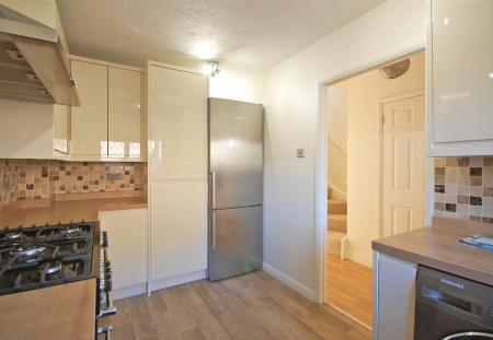 Kitchen b.jpg
