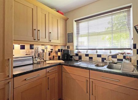 Kitchen b.jpg