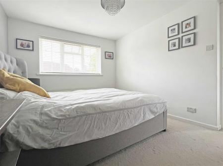 Bed 1b.jpg