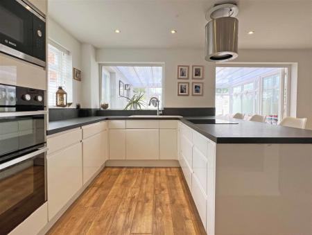 Kitchen c.jpg