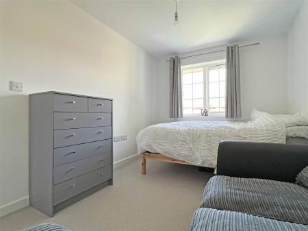 Bed 2.jpg