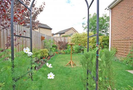 Rear Garden(b).jpg