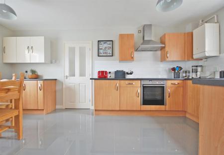 Kitchen(c).jpg