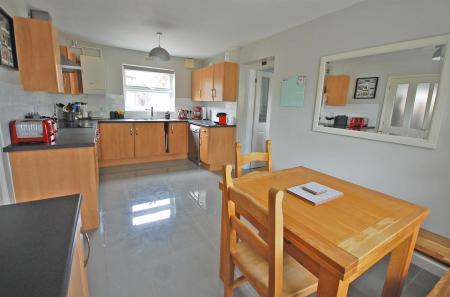 Kitchen(b).jpg