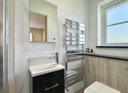 En-Suite 2.jpg