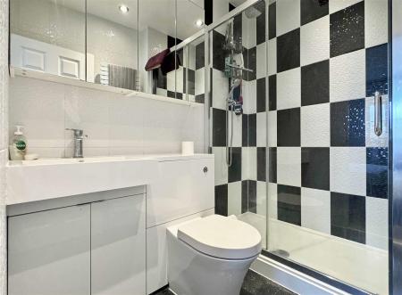 En-Suite 1.jpg