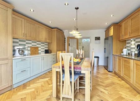 Kitchen 3.jpg