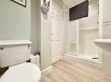 En-Suite 2.jpg
