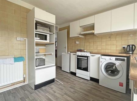 Kitchen b.jpg
