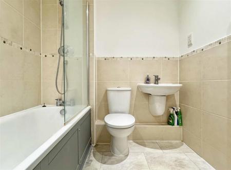 Bathroom b.jpg