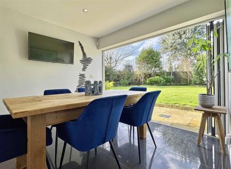 Dining Area b.jpg