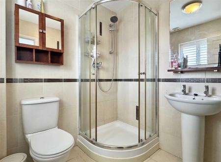 En-Suite 1.jpg