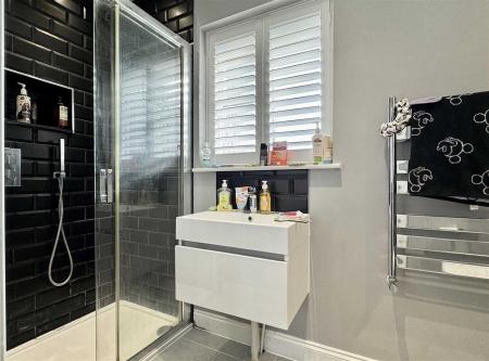 En-Suite 2b.jpg