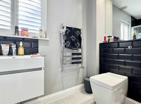 En-Suite 2.jpg