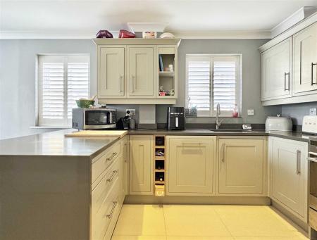 Kitchen b.jpg