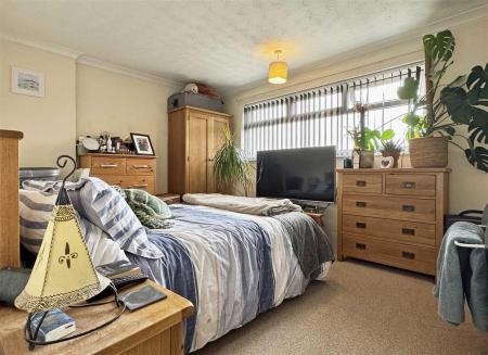 Bed 1.jpg