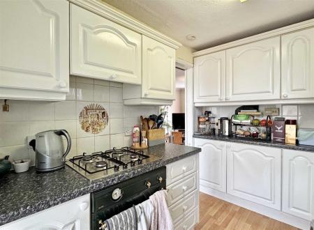 Kitchen b.jpg