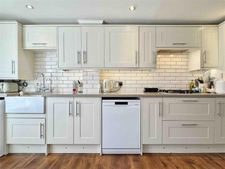 Kitchen c.jpg