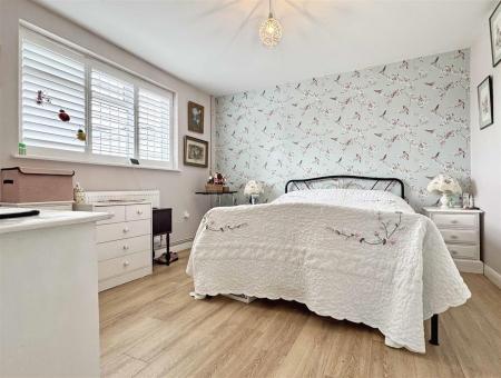 Master Bedroom b.jpg