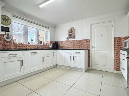 Kitchen c.jpg