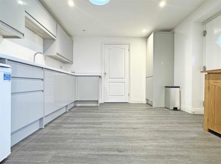 Annex Kitchen b.jpg