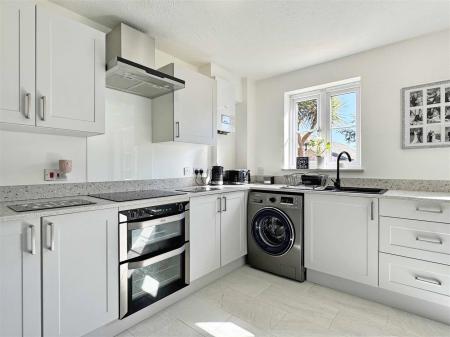Kitchen b.jpg