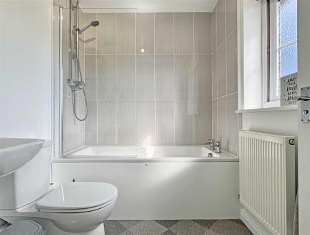 Bathroom b.jpg