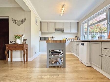Kitchen c.jpg