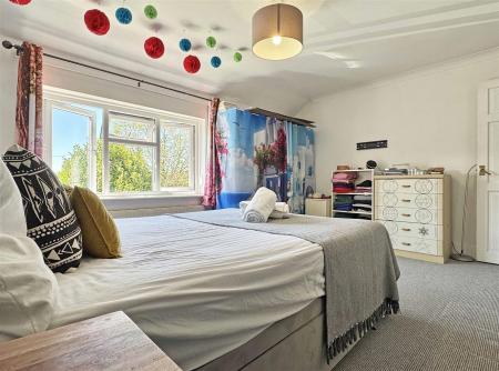 Master Bedroom b.jpg