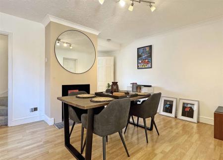 Dining Room b.jpg