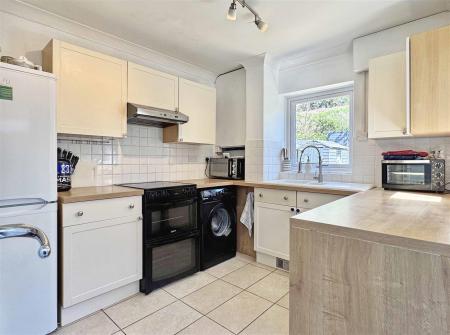 Kitchen b.jpg