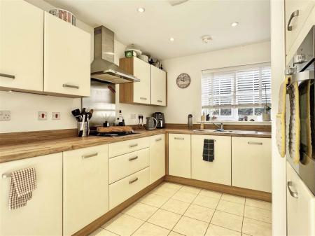 Kitchen b.jpg