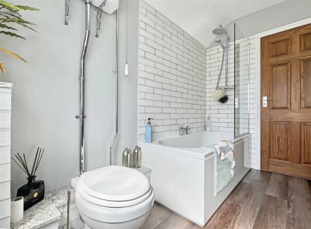 Bathroom c.jpg